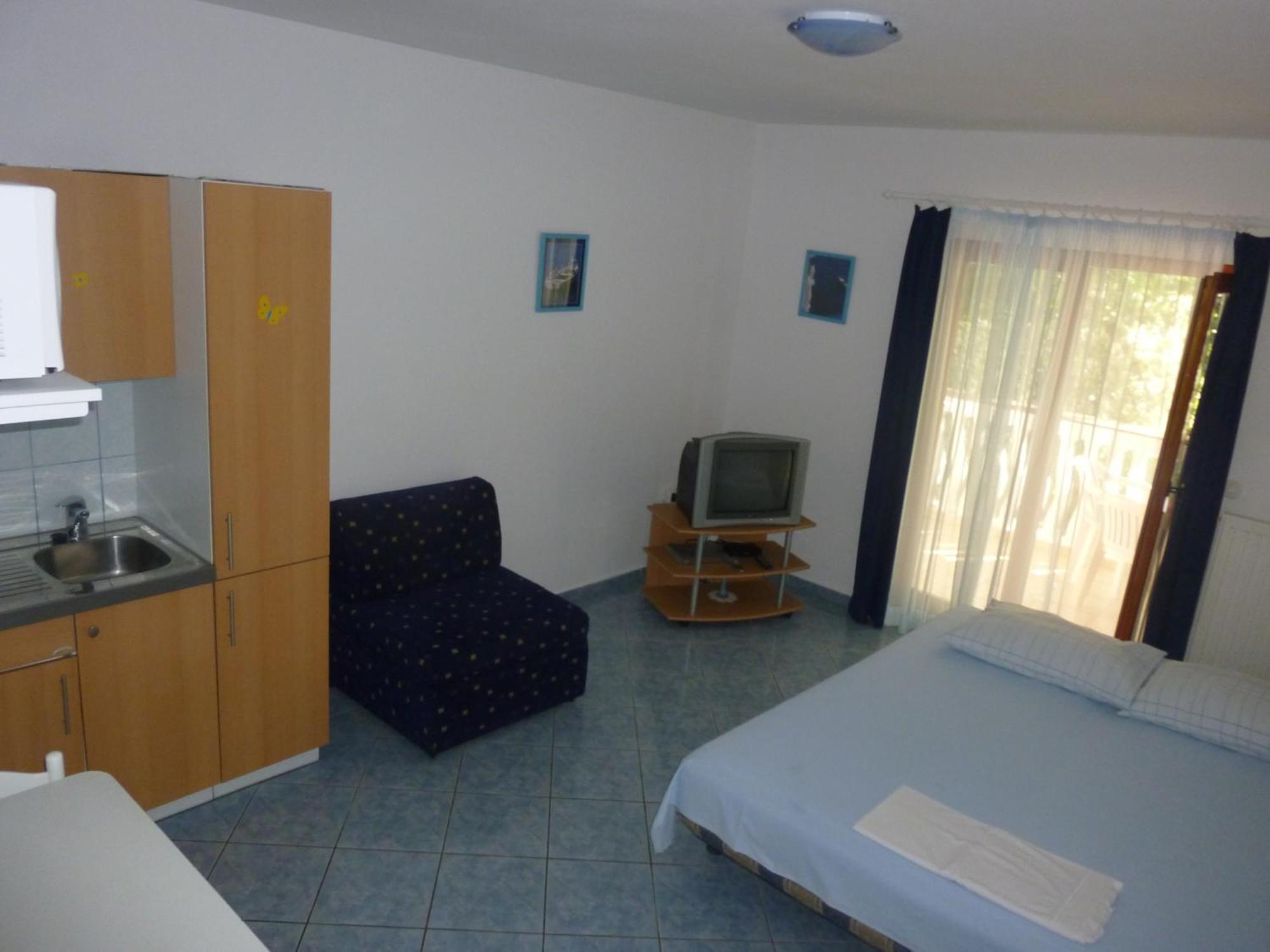 Apartmani Maver Sveti Filip i Jakov Phòng bức ảnh